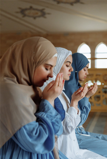 women-praying